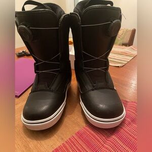 Vans kids snowboard boots